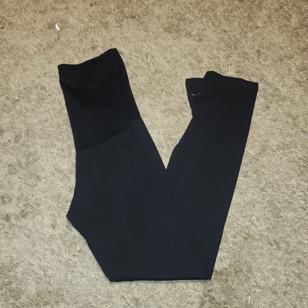 NWOT Black Maternity leggings Size M